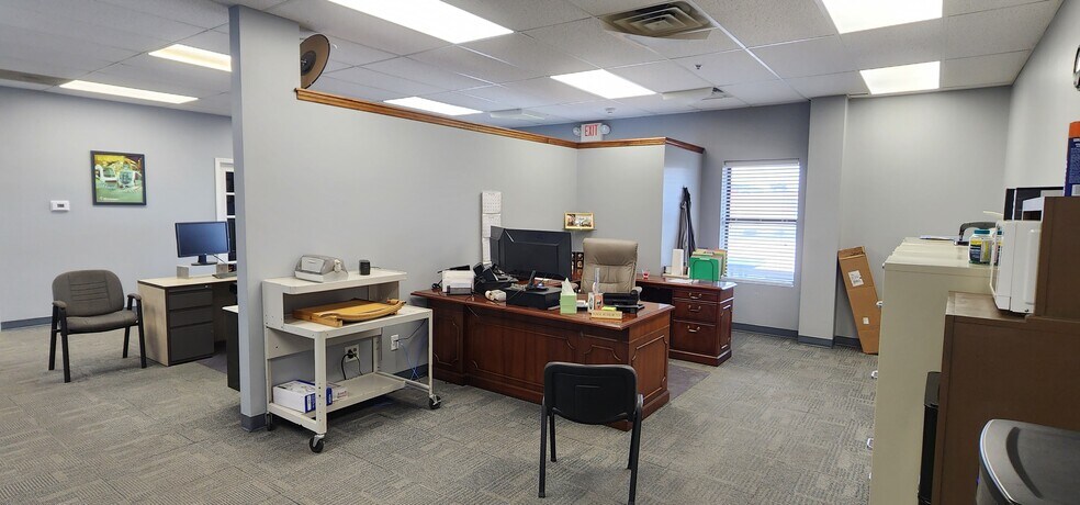 More Photos Of 1011 Industrial Ct, Moscow Mills Warehouse For Lease