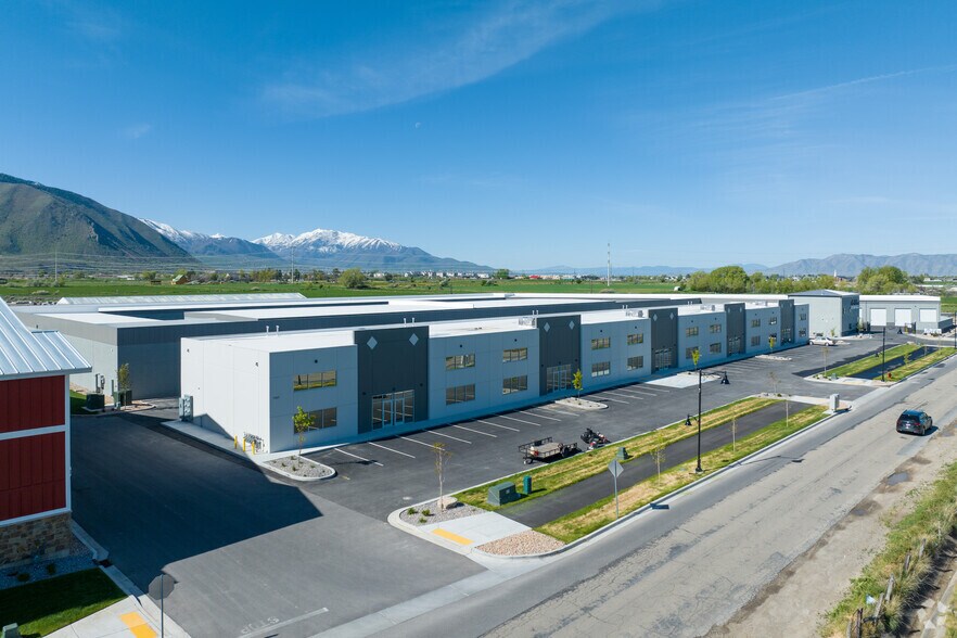 More Photos Of 2400 1600 w, Mapleton Warehouse For Sale