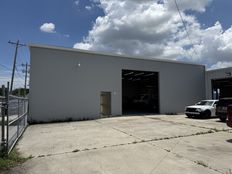 More Photos Of 917 15th Ave SE, Cape Coral Warehouse For Lease