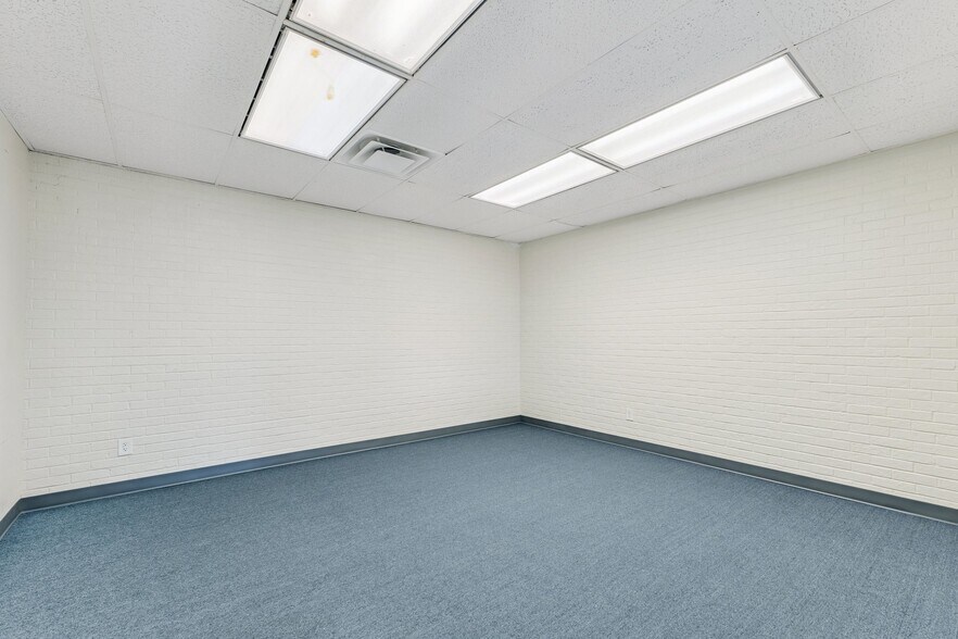 More Photos Of 414 N Air Depot Blvd, Midwest City Office For Lease