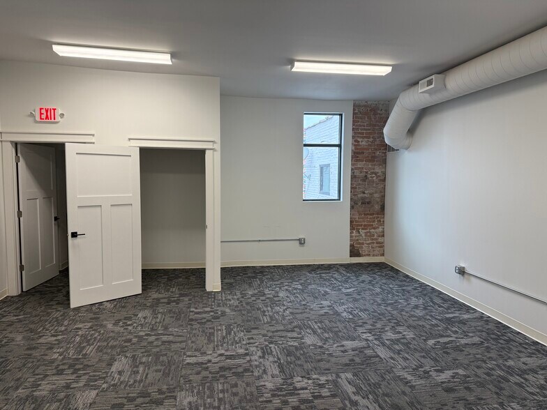 More Photos Of 118 W Main St, Plainfield Storefront Retail Residential For Lease