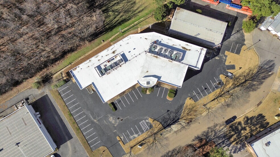 More Photos Of 7375 Adrianne Pl, Bartlett Light Distribution For Lease