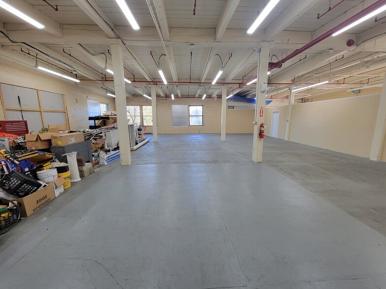 More Photos Of 100 Pleasant St, Dracut Self Storage For Lease