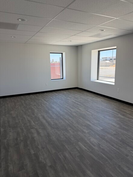 More Photos Of 22420 Gribben Ct, Bakersfield Warehouse For Lease