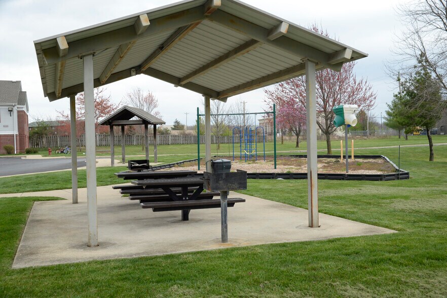 More Photos Of 1031 Ivey Ln, Lebanon Apartments For Sale