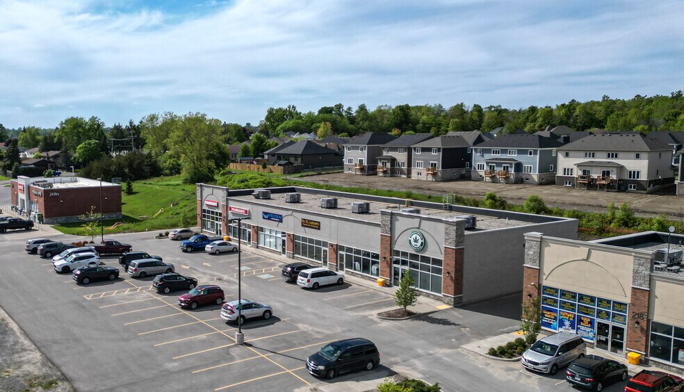 More Photos Of 218 Main St, Loyalist General Retail For Lease