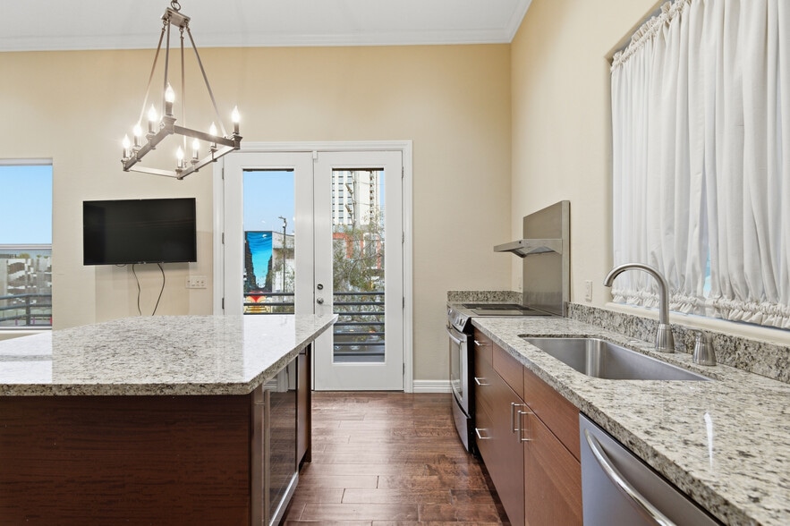More Photos Of 610 E Roosevelt St, Phoenix Storefront Retail Residential For Sale