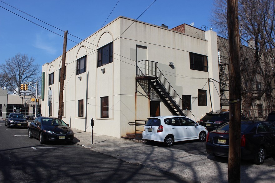 More Photos Of 7500 Bergenline Ave, North Bergen Office For Sale