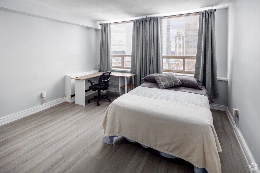 More Photos Of 186 King St, London Apartments For Lease