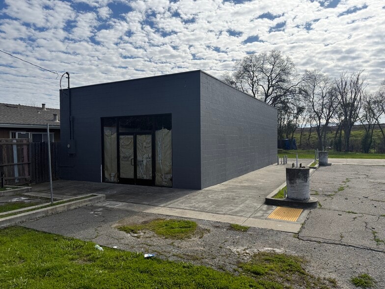 More Photos Of 1625 Sacramento Ave, West Sacramento Storefront For Sale