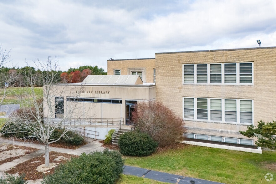 More Photos Of 399 Bishops Hwy, Kingston Schools For Sale