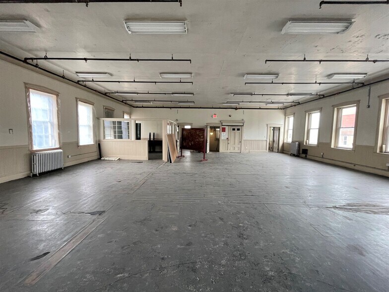 More Photos Of 2 York St, Biddeford Office For Sale