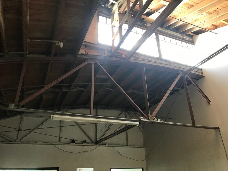 More Photos Of 314 W 58th St, Los Angeles Warehouse For Lease