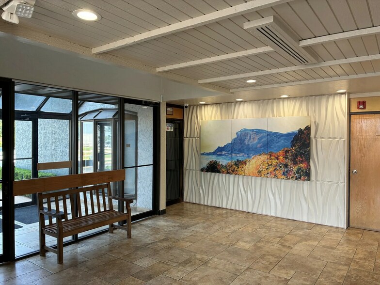 More Photos Of 2801 Parklawn Dr, Midwest City Medical For Lease