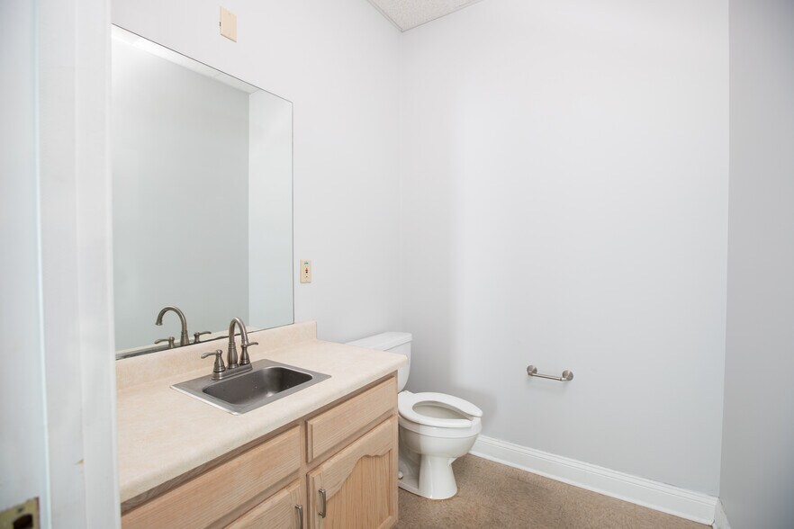 More Photos Of 6933 Crumpler Blvd, Olive Branch Office For Lease