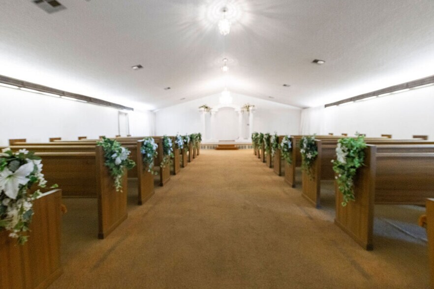 More Photos Of 58225 US-60, Fairland General Retail For Sale