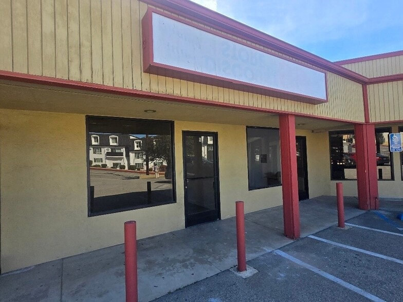 More Photos Of 4050 La Crescenta Ave, Montrose Storefront For Lease