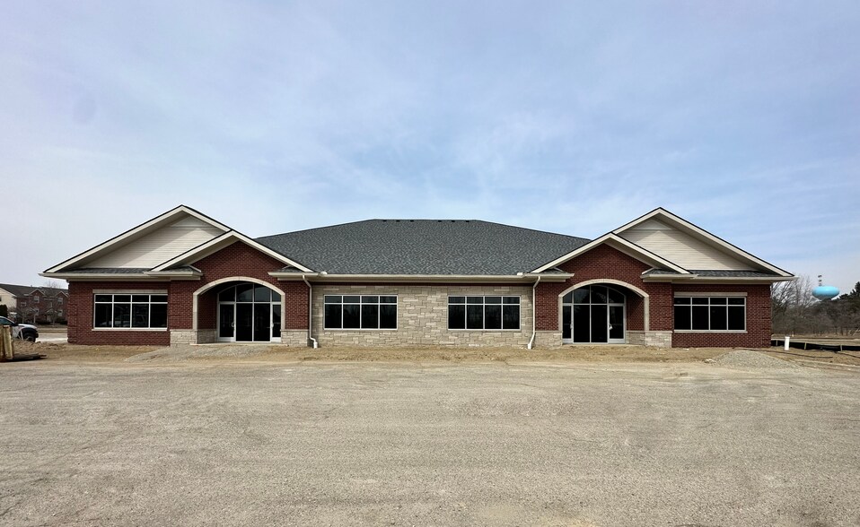 More Photos Of 6001 Cheshire Park Dr, Village of Clarkston Medical For Sale