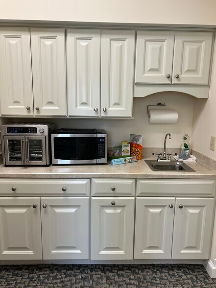 More Photos Of 274 Westlake Rd, Hardy Medical For Lease