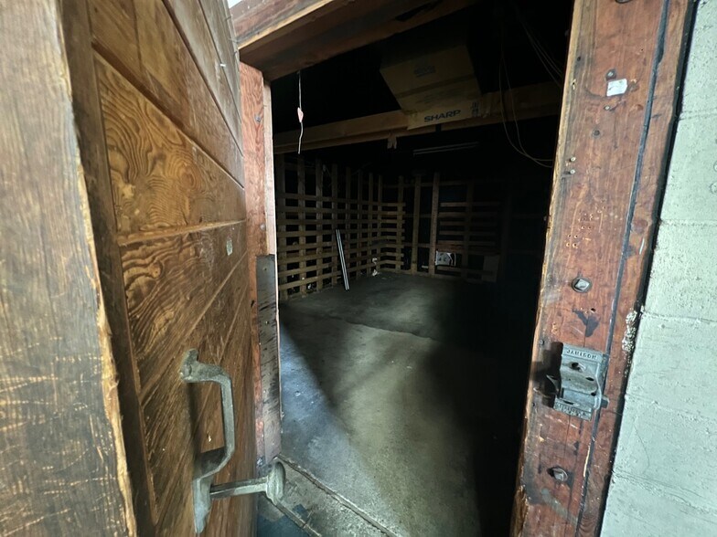 More Photos Of 27 Revere St, Portland Warehouse For Lease