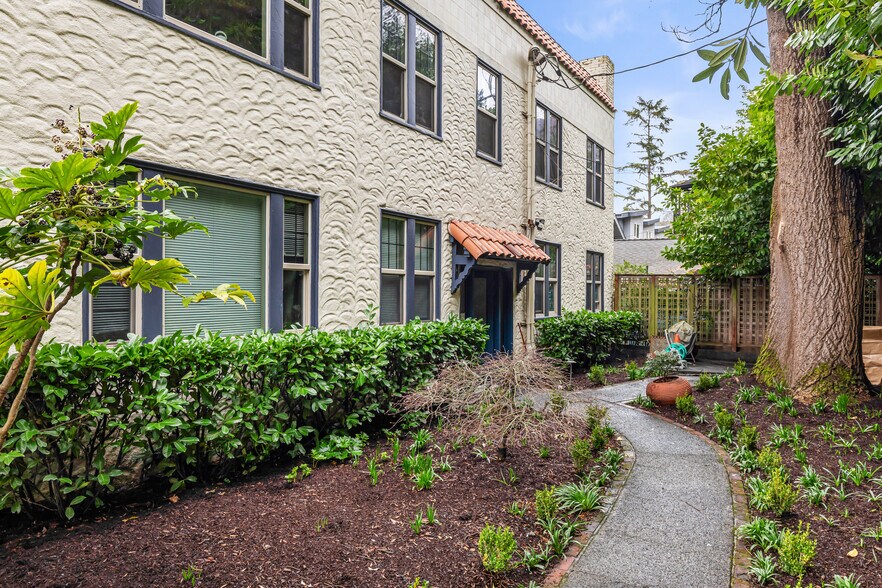 More Photos Of 2250 Bonair Pl SW, Seattle Apartments For Sale