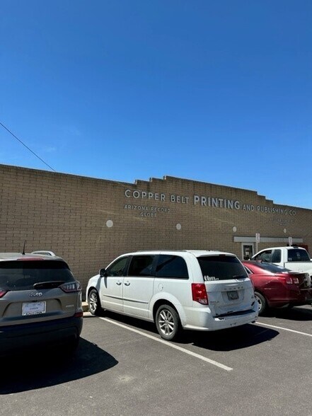 More Photos Of 298 N Pine St, Globe Light Distribution For Sale