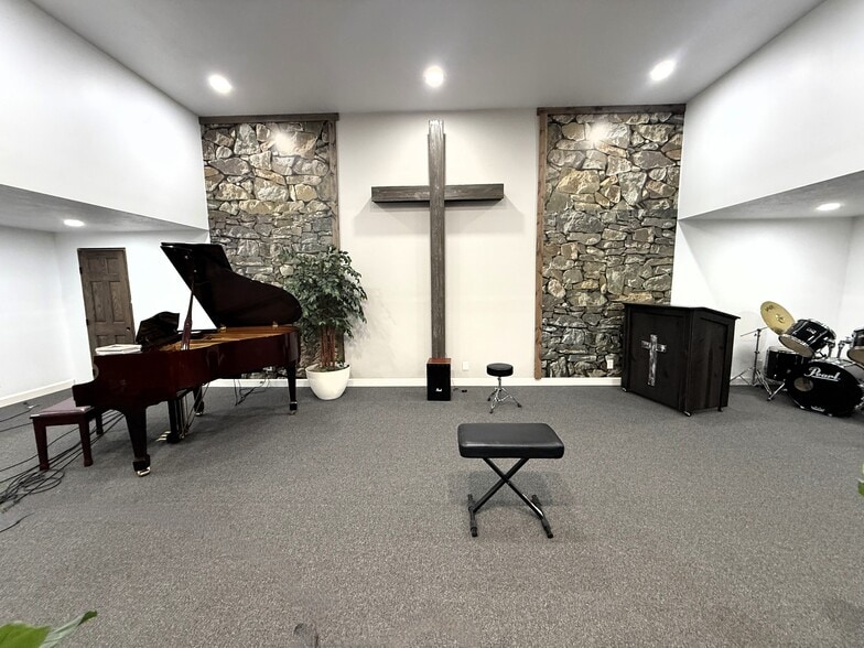 More Photos Of 33328 Main St, Townville Manufacturing For Sale