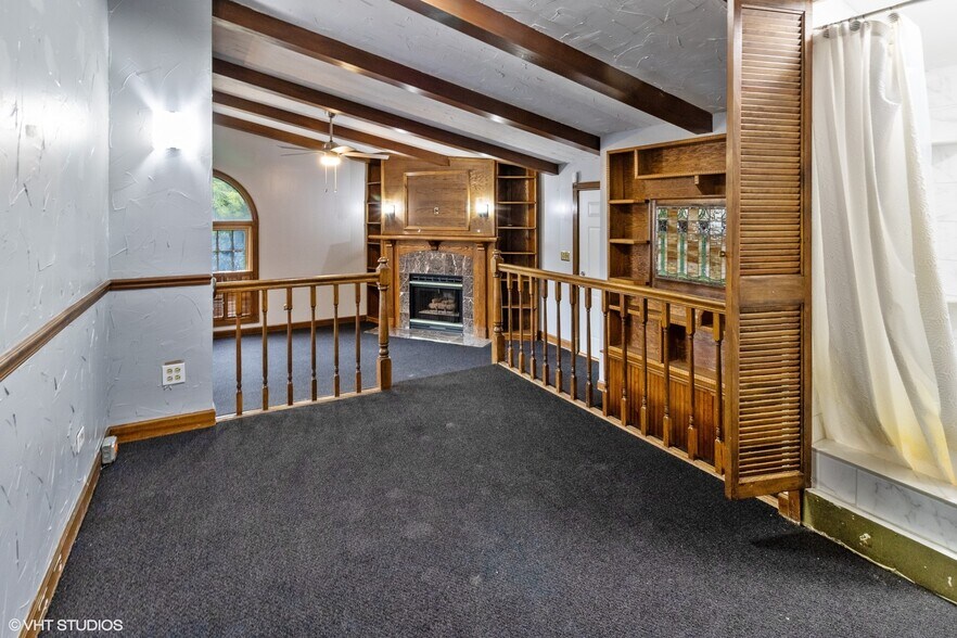 More Photos Of 438 N Hough St, Barrington Office For Sale