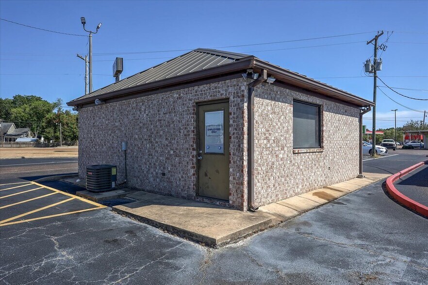 More Photos Of 113 Bo Bo Dr, Crystal Springs Freestanding For Lease