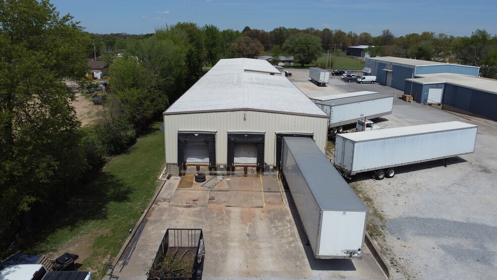 More Photos Of 153 W County Line Rd, Springdale Warehouse For Lease