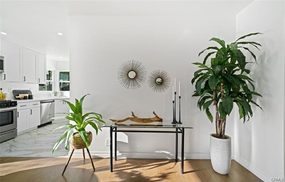 More Photos Of 1484 N Clybourn Ave, Burbank Apartments For Sale