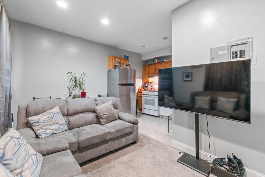 More Photos Of 702 Homestead St, Baltimore Multifamily For Sale