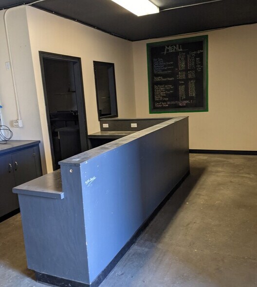 More Photos Of 108 Ross St, Molalla General Retail For Lease