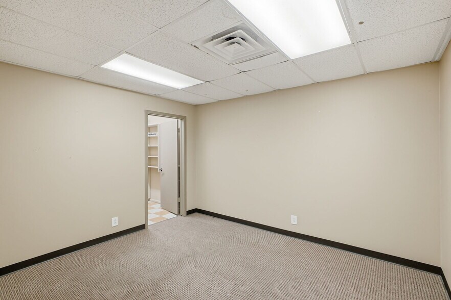 More Photos Of 2110 Mannix Dr, San Antonio Light Distribution For Sale