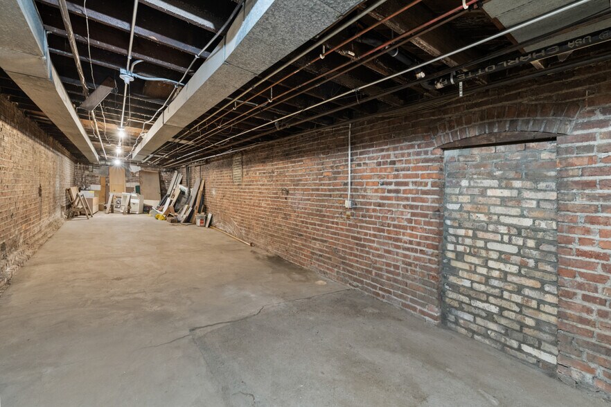More Photos Of 2319 Vinton St, Omaha Office Residential For Sale