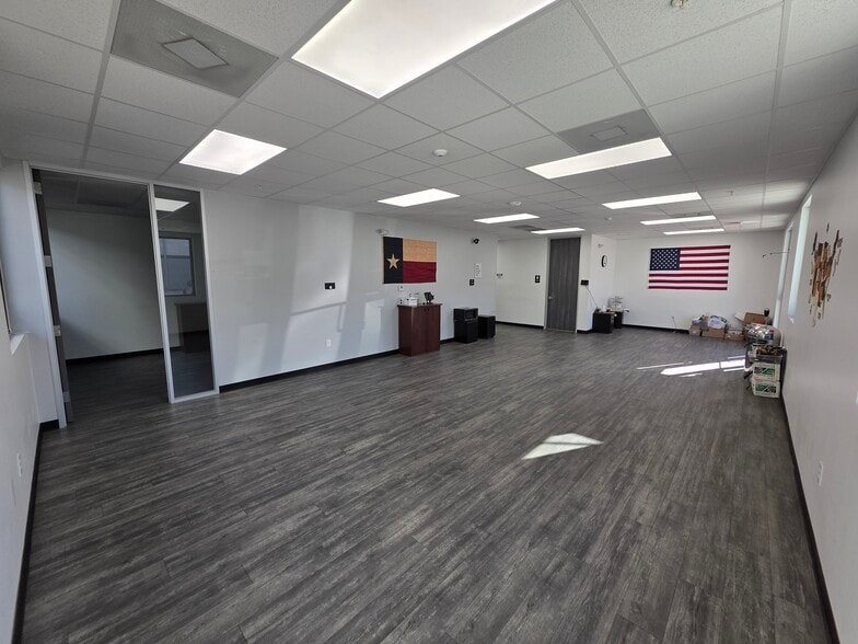 More Photos Of 17620 Eastex Fwy, Humble Industrial For Sale