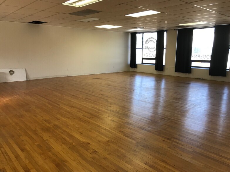 More Photos Of 61 Main St, Norwalk Storefront Retail Office For Lease