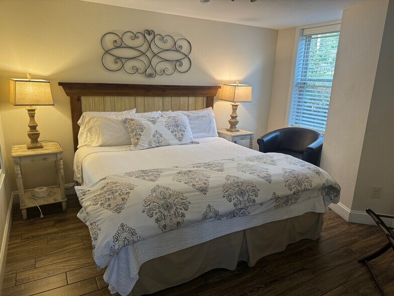 More Photos Of 19259 Rosman Hwy, Sapphire Hotel For Sale