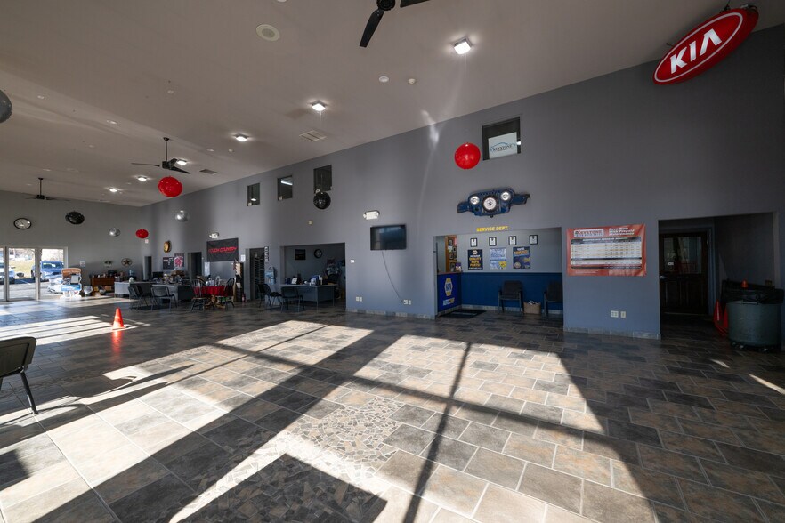 More Photos Of 2003 Route 209, Brodheadsville Auto Dealership For Sale