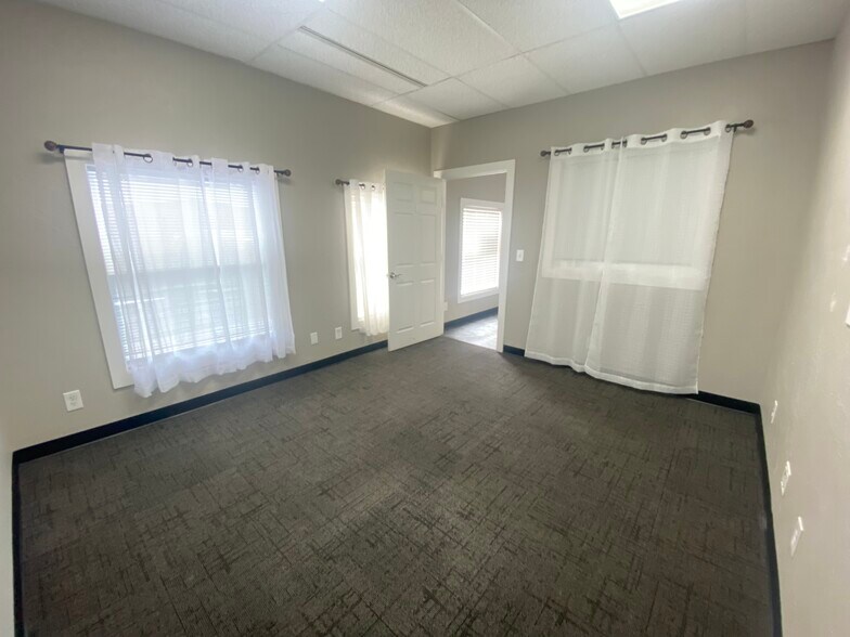 More Photos Of 202 W Lakeway Rd, Gillette Storefront For Sale