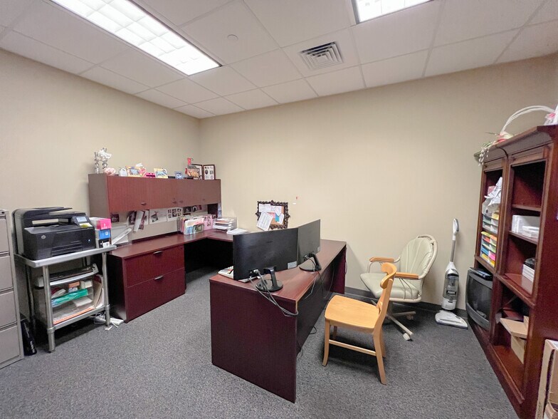 More Photos Of 17420 Highway 190 E, Hammond Showroom For Lease