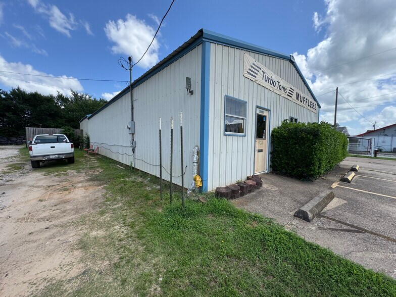 More Photos Of 15083 Highway 155 S, Tyler Warehouse For Sale