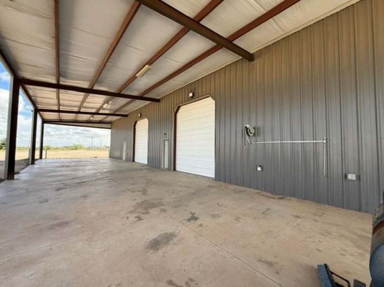 More Photos Of 8011 E County Road 90, Midland Warehouse For Lease