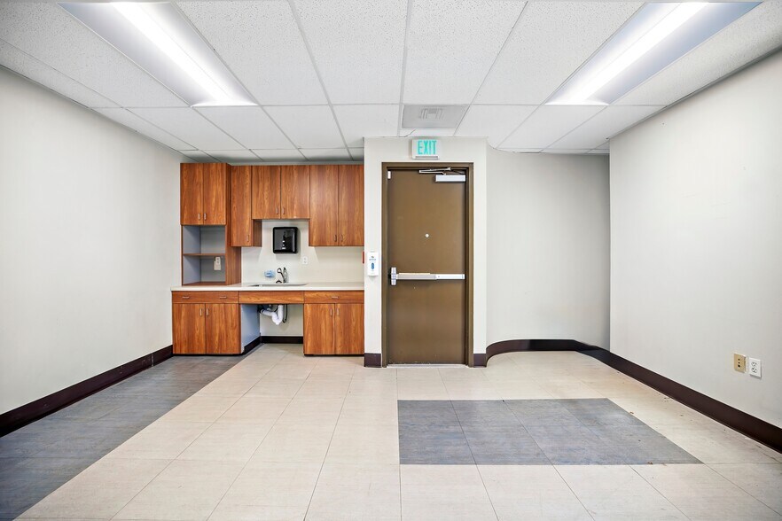 More Photos Of 8338 West Ln, Stockton Office For Sale
