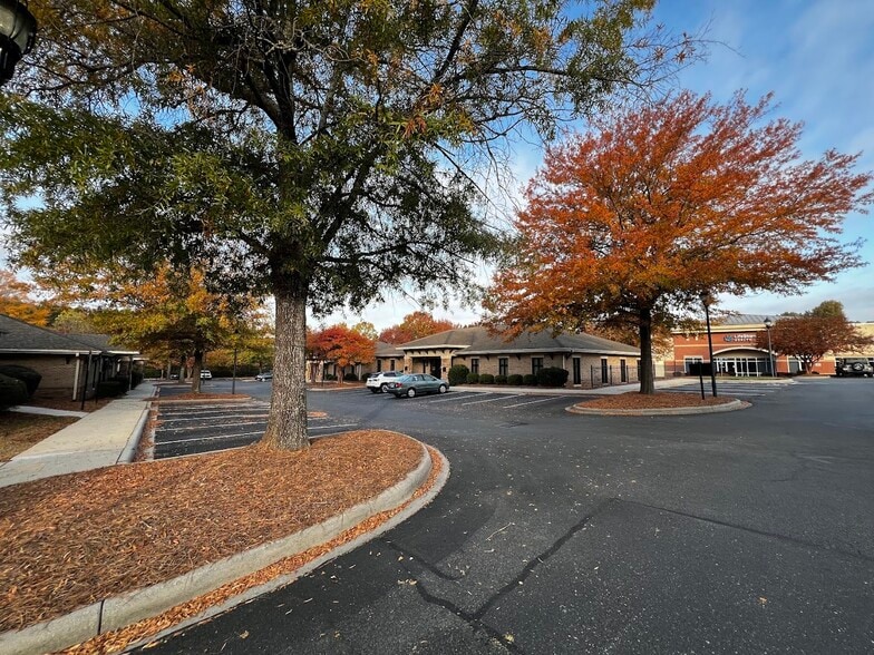 More Photos Of 1258 Mann Dr, Matthews Medical For Sale