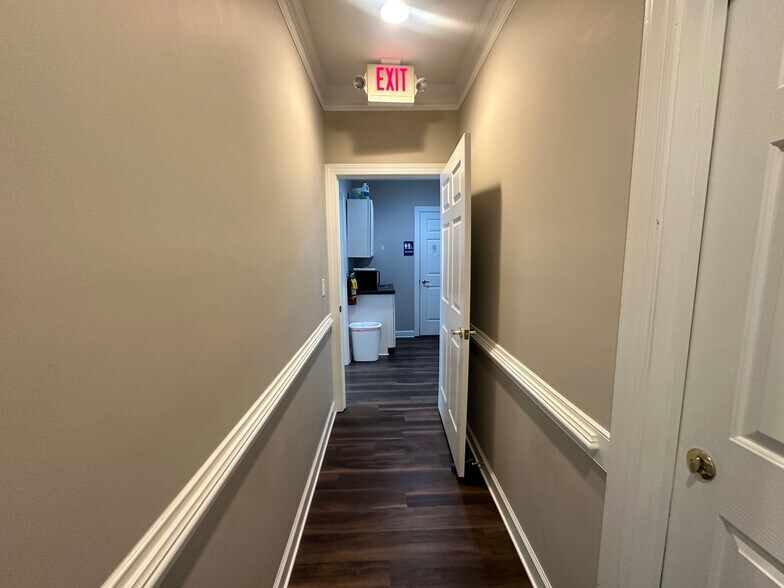 More Photos Of 2450 Atlanta Hwy, Cumming Office For Sale