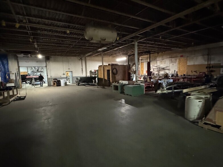More Photos Of 1912 Columbus St, Two Rivers Manufacturing For Sale