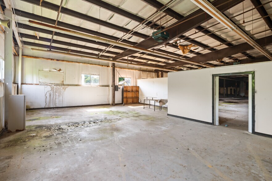 More Photos Of 277 E Main St, East Brookfield Warehouse For Sale
