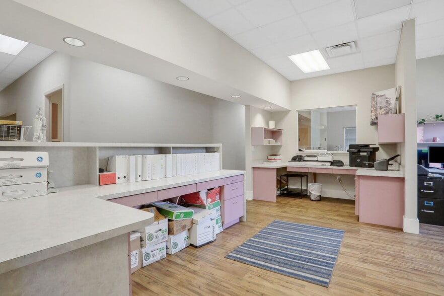 More Photos Of 1540 Business Center Dr, Orange Park Office For Lease