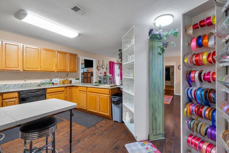 More Photos Of 5236 US-67 Hwy, Alvarado Freestanding For Sale